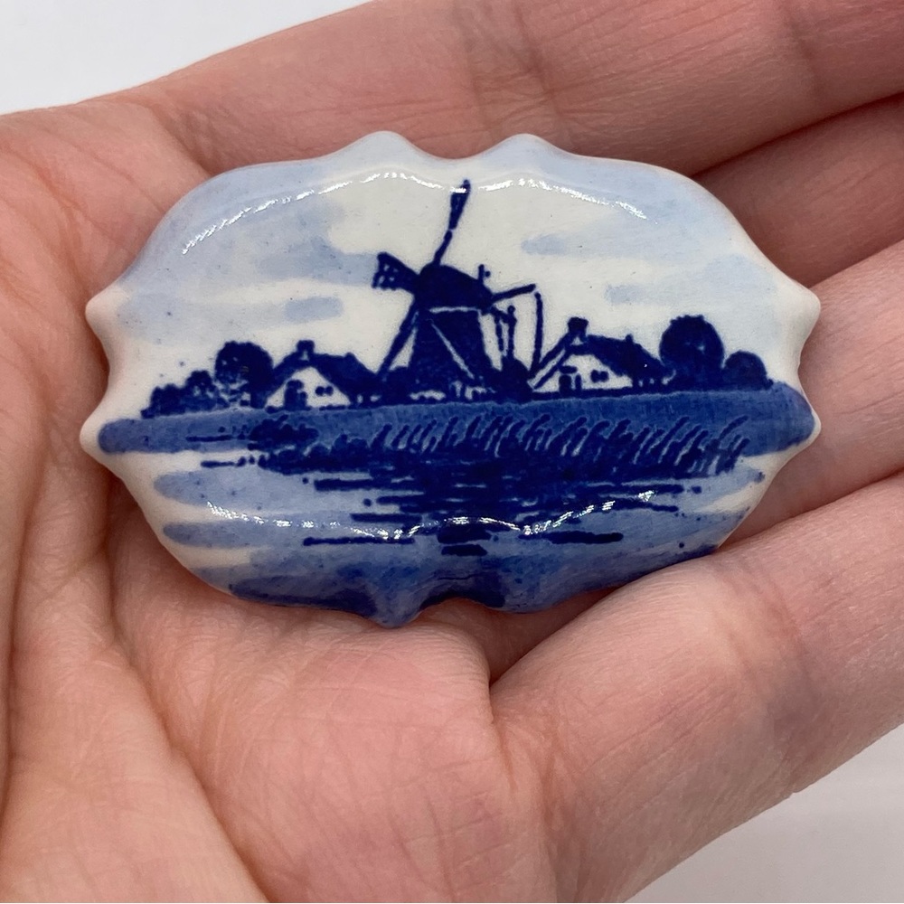 Delfts Holland Stamped Porcelain Brooch Windmills